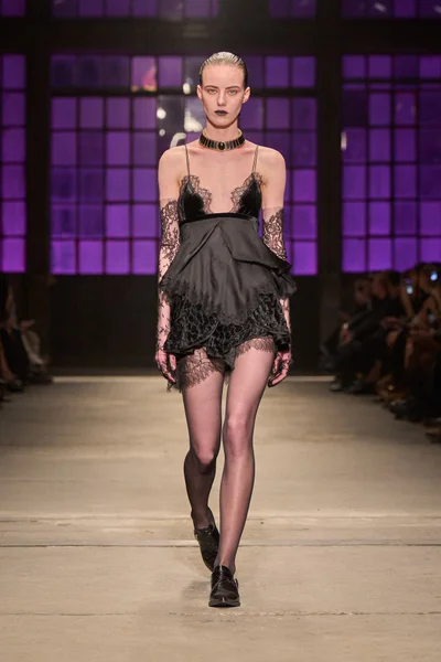 Look 15